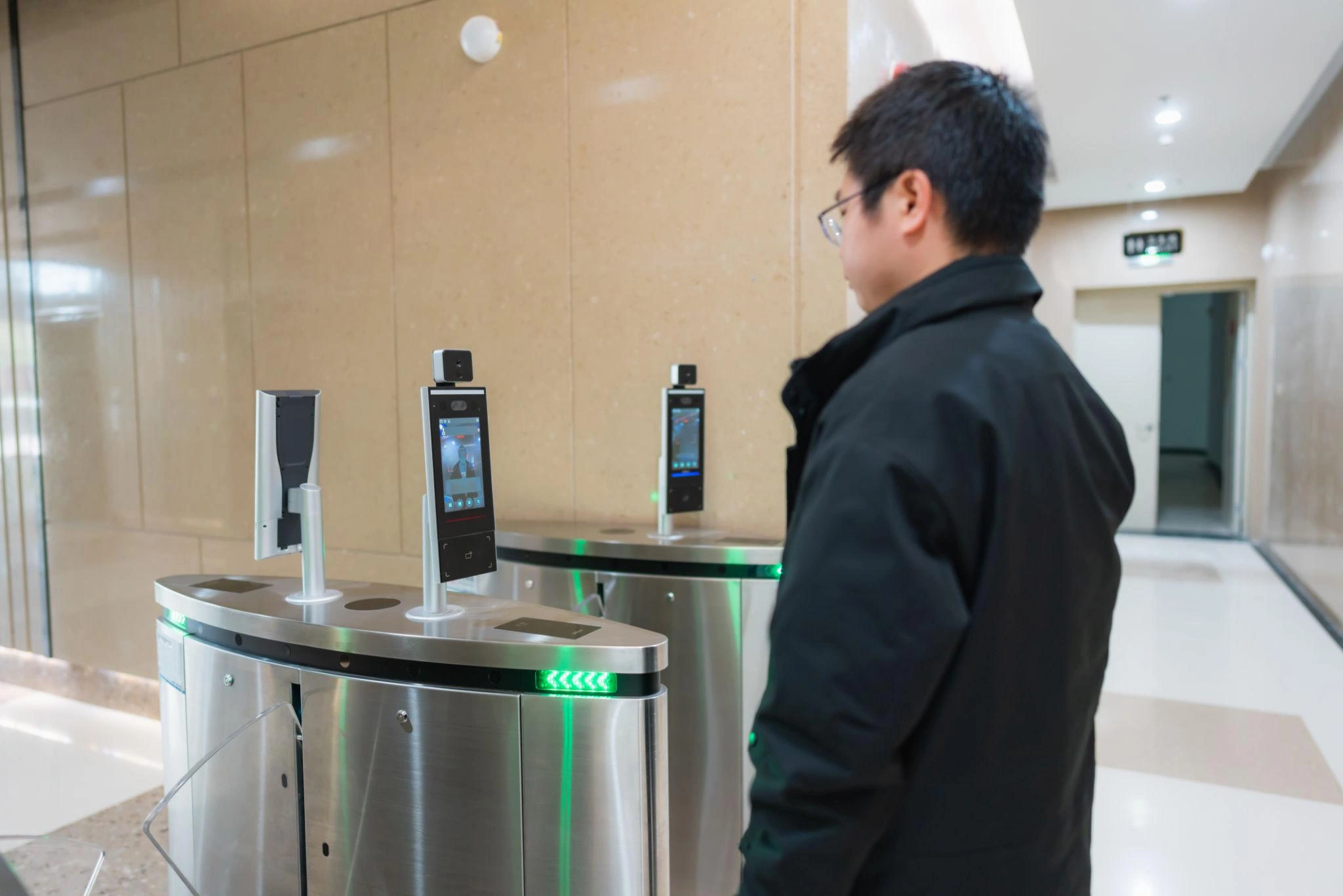 เครื่องสแกนลายนิ้วมือ/สแกนใบหน้า Access Control และเครื่องทาบบัตร Access Control